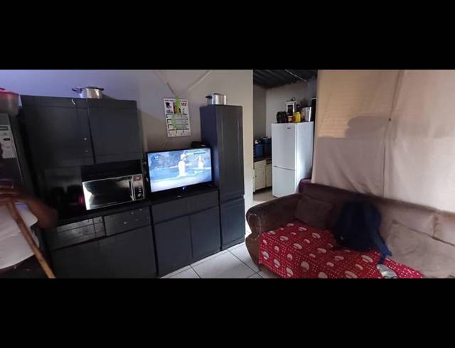 6 BEDROOM HOUSE FOR SALE IN RONDEBULT